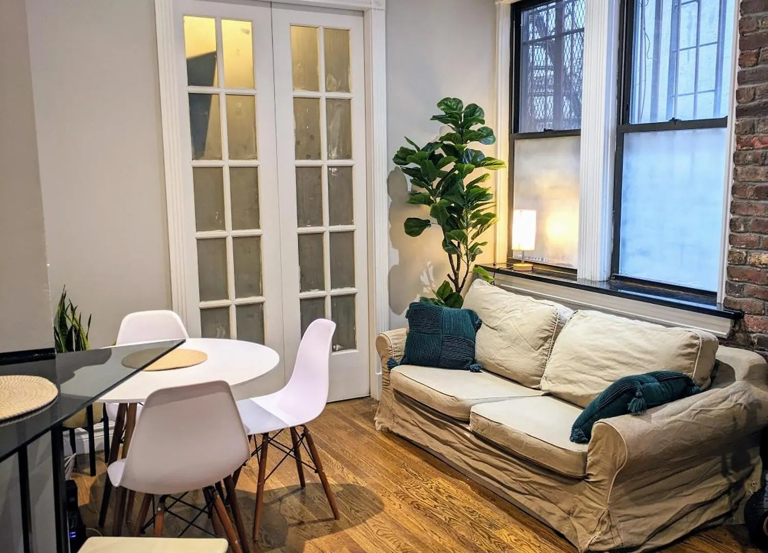 Lovely Room At 3 Bedroom Apt At The Heart Of East Village New York