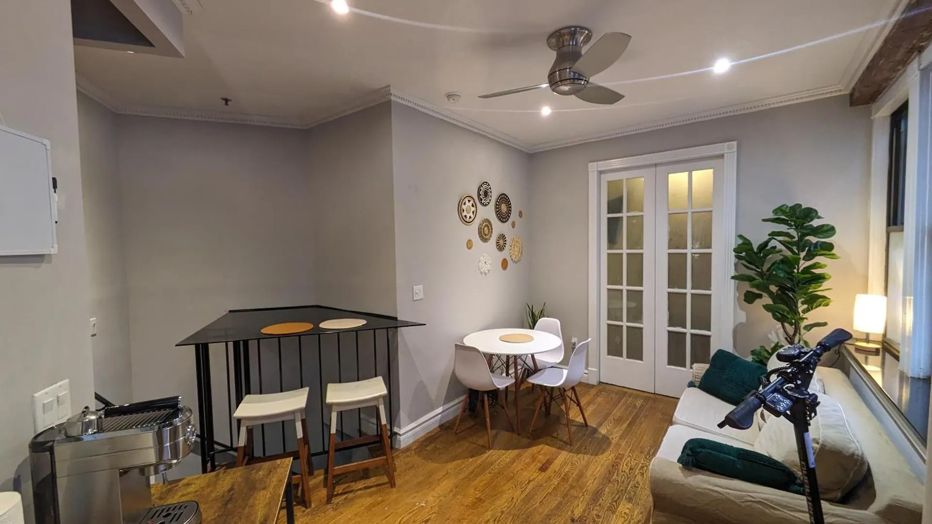 Lovely Room At 3 Bedroom Apt At The Heart Of East Village New York USA